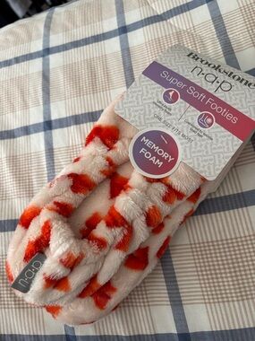 Brookstone n:ap Super Soft Footies - White with red bows Pattern